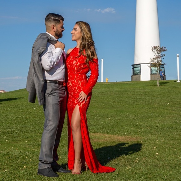 Red lace dress - Picture 2 of 2
